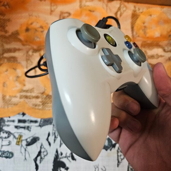 Xbox 360 Mad Catz GameStop Controller Wired w/ Breakway USB White Gray - Picture 2 of 10